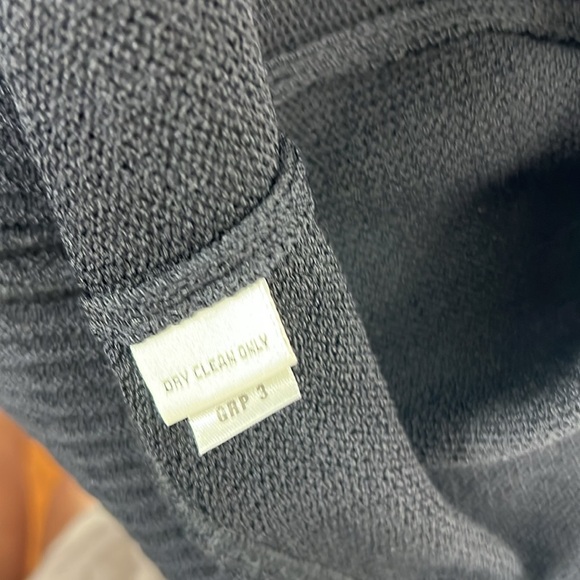 St. John Collection Sz 6 Long Ruffle Front Cardigan Black Santana Knit EUC - Picture 5 of 9